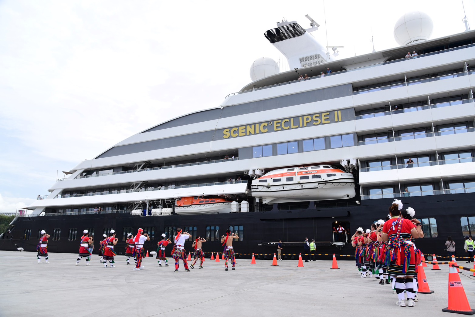 圖2、114年4月17日迎賓舞歡迎星凝天蝕2號(SCENIC ECLIPSE II)靠泊花蓮港