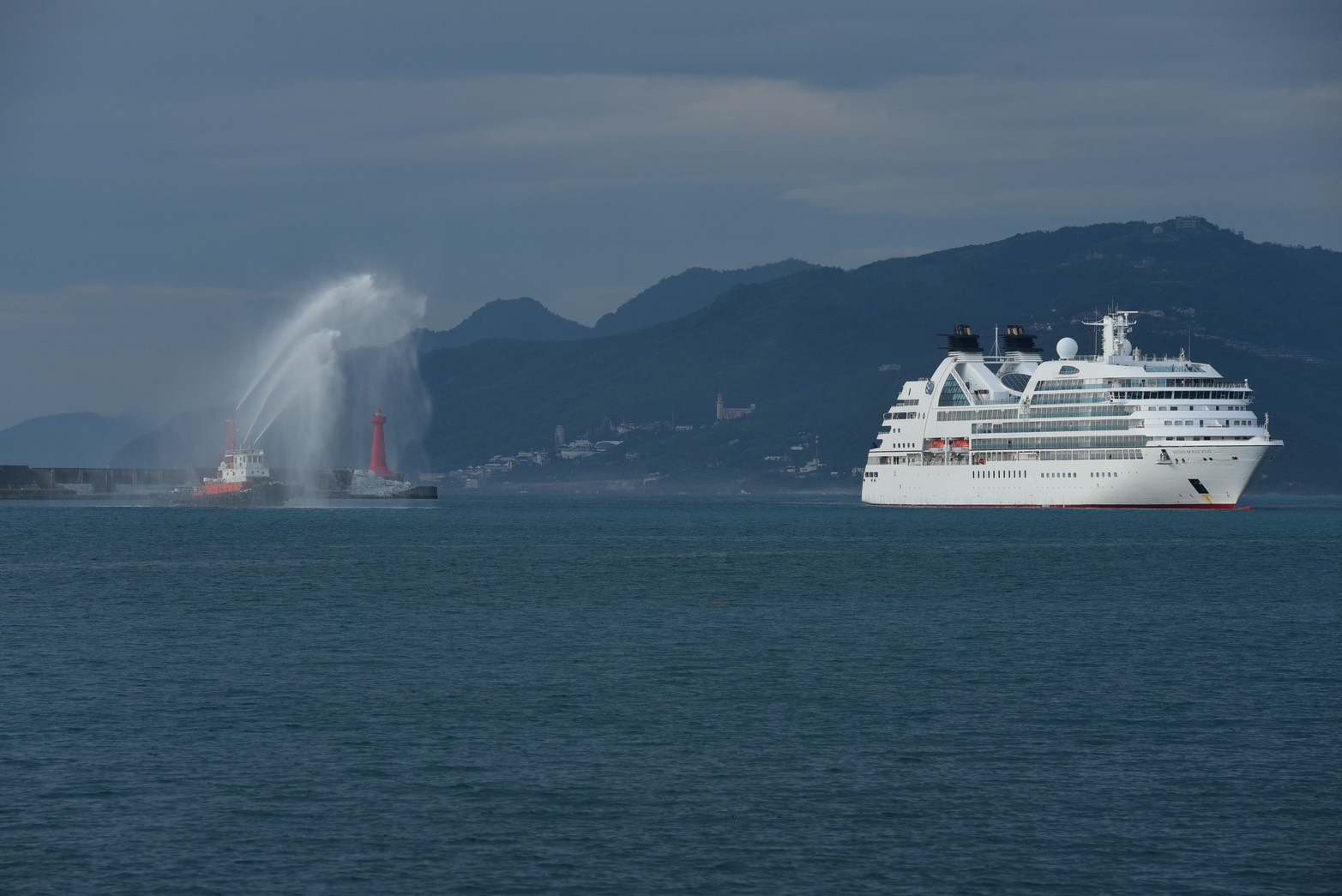 圖1 海洋富士號 (MITSUI OCEAN FUJI)114年10月8日駛入花蓮港(曹夢麟拍攝提供，並授權花蓮分公司)