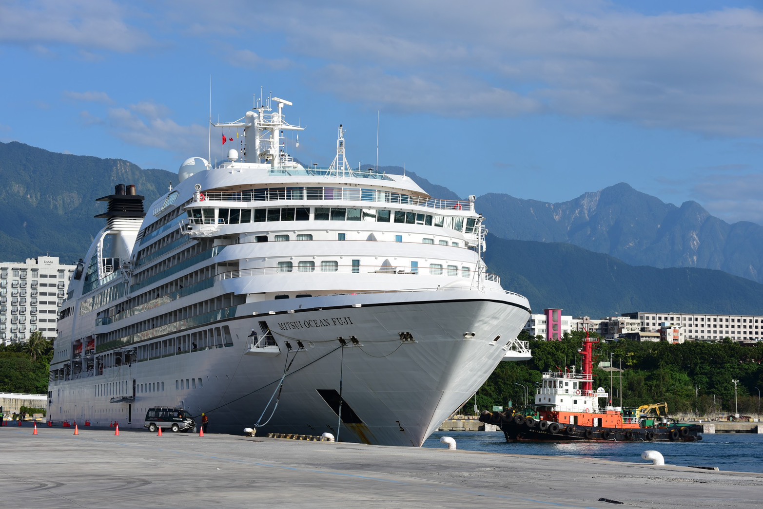 圖2 海洋富士號(MITSUI OCEAN FUJI)114年10月8日靠泊花蓮港(曹夢麟拍攝提供，並授權花蓮分公司)
