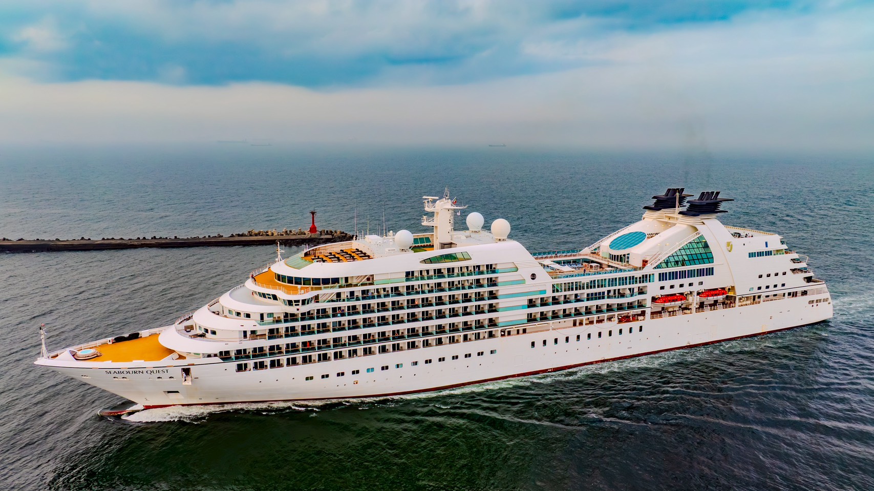 圖1、璽寶探險家(Seabourn Quest) 2024靠泊高雄港(資料照)