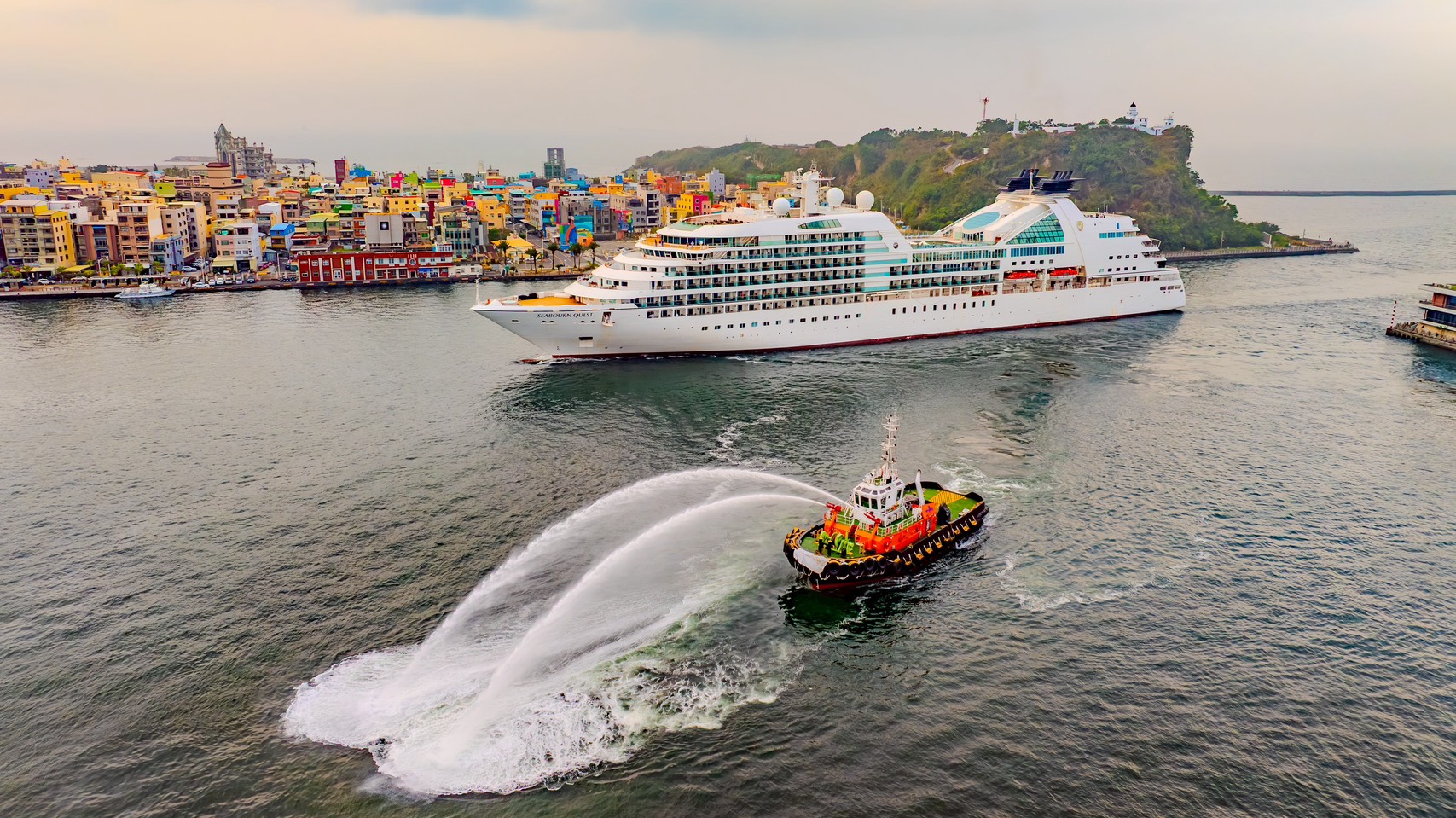 圖2、璽寶探險家(Seabourn Quest) 2024靠泊高雄港(資料照)