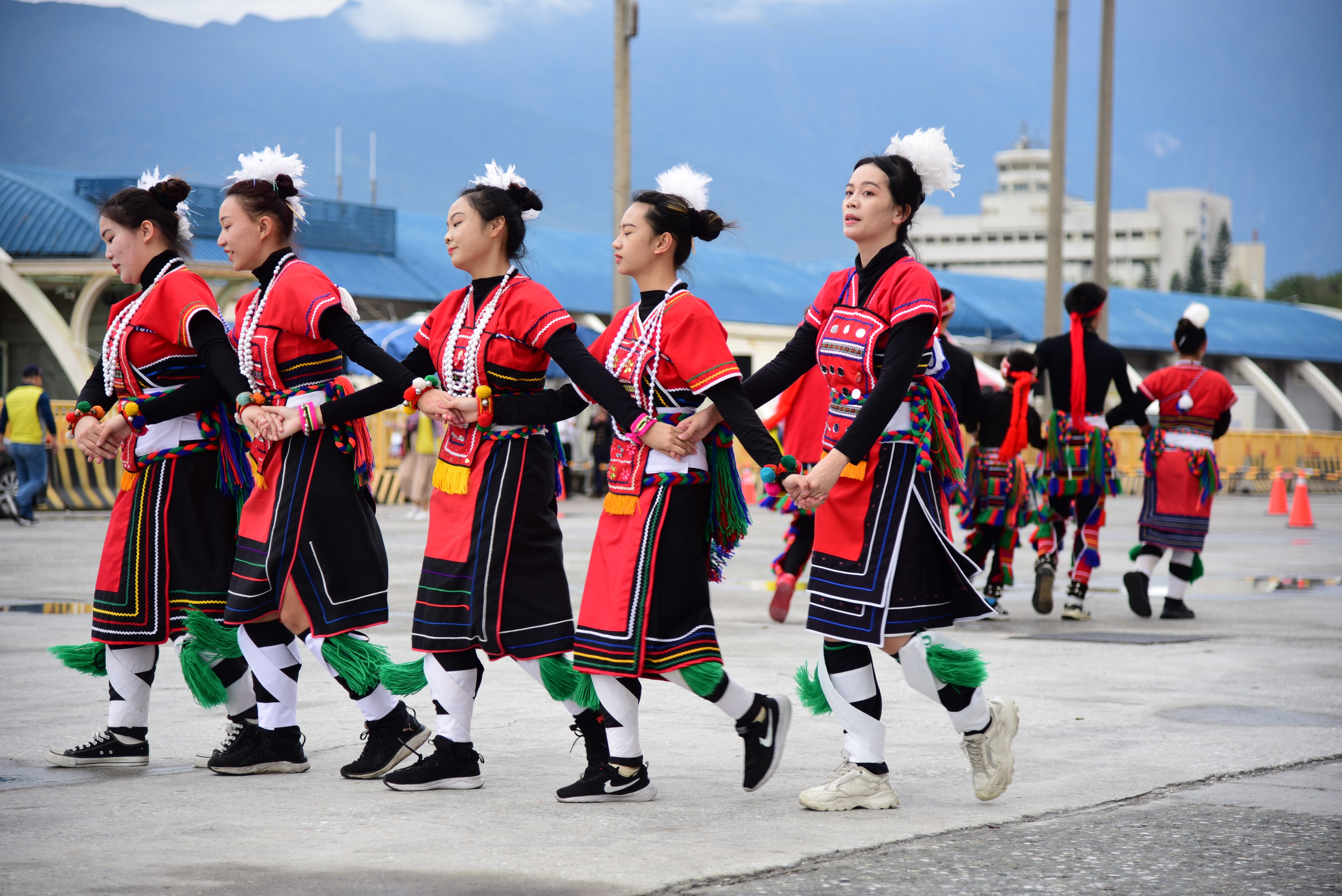 圖2、113年2月29日迎賓舞歡迎里維拉郵輪靠泊花蓮港